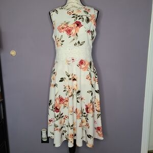 Homeyee Floral Sleeveless Dress with Lace Detail
